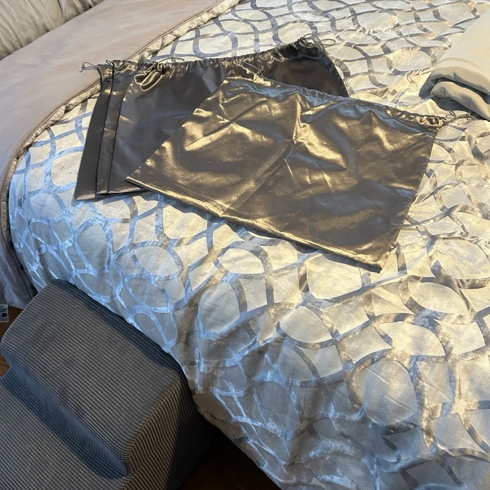 Silver Satin Drawstring Handbag Dustbag (1)